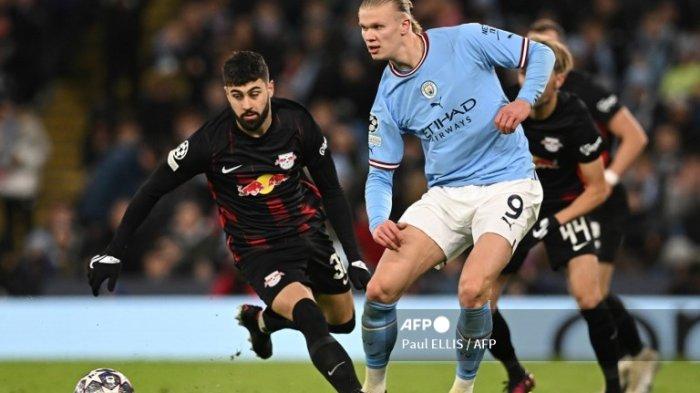 Josko Gvardiol vs Erling Haaland di babak 16 besar Liga Champions antara Manchester City vs RB Leipzig di Stadion Etihad di Manchester, barat laut Inggris, pada 14 Maret, 2023.