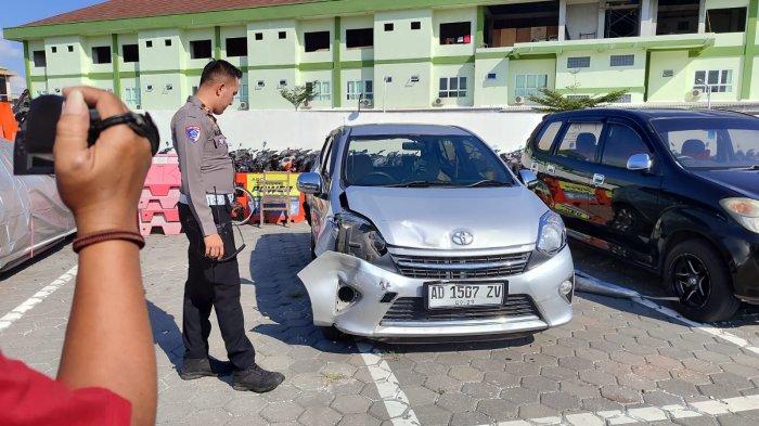 LAKA LANTAS: Mobil yang terlibat laka beruntun dengan mobil dinas Wabup Klaten di kantor Unit Gakkum Satlantas Polres Klaten, Rabu (28/5/2025).