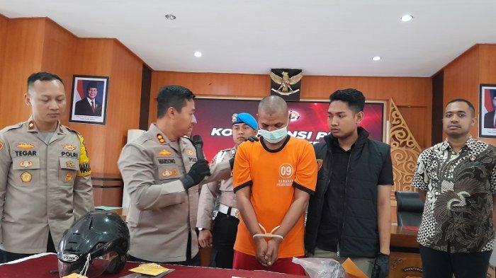 Kapolres Klaten, AKBP Warsono, mengungkapkan kronologis kasus tindak pencurian dengan kekerasan yang dilakukan tersangka YS (44), warga Desa Blanceran, Kecamatan Karanganom, Kabupaten Klaten, Jawa Tengah, Jumat (27/12/2024).