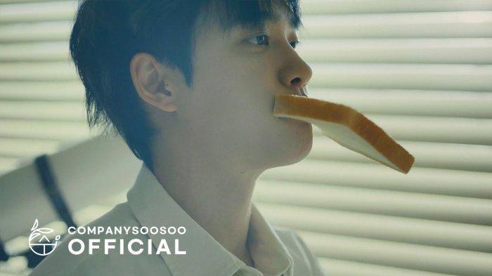 Lirik Lagu dan Terjemahan Mars - Doh Kyung Soo, gominboda deo ppalli nege gakkai dako sipeo