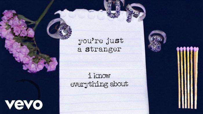 Lirik Lagu dan Terjemahan Stranger Olivia Rodrigo, You’re just a stranger I know everything about