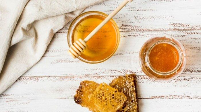 Top view honey jars with honeycomb