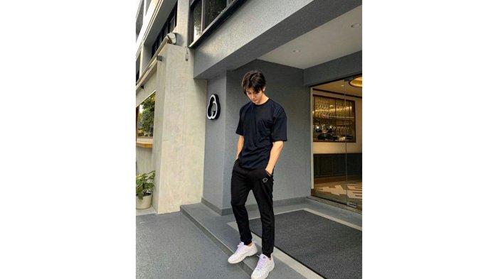 Gambar. 2 contoh Monochrome Look