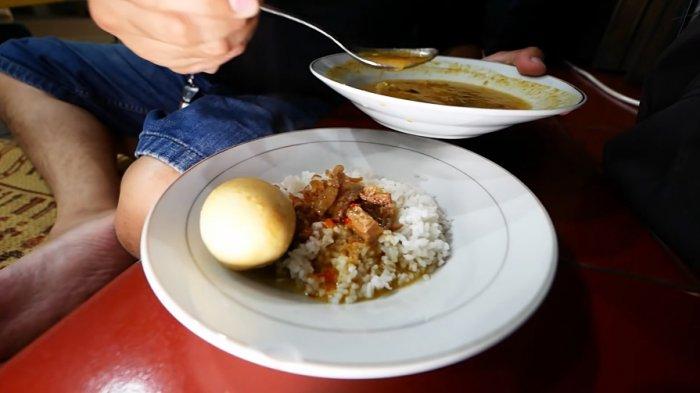 Nasi Gulai Sapi Gultik Bang Jago yang disantap YouTuber Andre Christian di vlog YouTube Makan Keliling