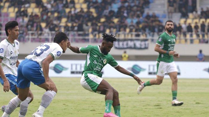 PSS Sleman berduel kontra Persib Bandung di Stadion Manahan Solo, Jawa Tengah, Selasa (30/4/2024), untuk memastikan nasib bertahan di Liga 1.