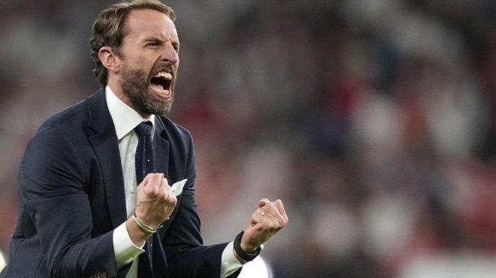 Pelatih Inggris Gareth Southgate merayakan kemenangan timnya setelah memenangi laga semifinal Euro 2020 antara Inggris vs Denmark di Stadion Wembley, London, 7 Juli 2021.