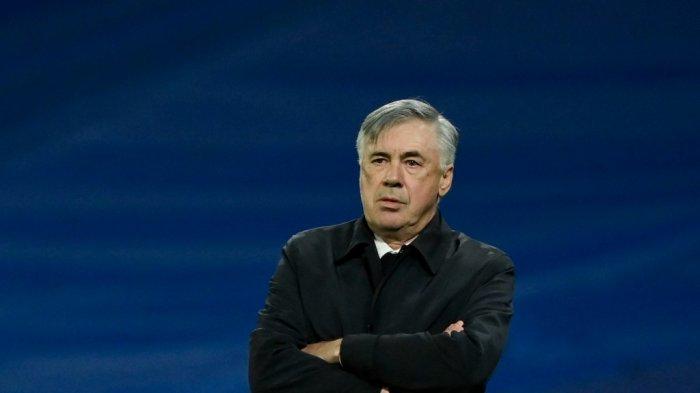 Pelatih Real Madrid Carlo Ancelotti bereaksi selama pertandingan sepak bola liga Spanyol antara Real Madrid vs Atletico Madrid di stadion Santiago Bernabeu di Madrid pada 12 Desember 2021.