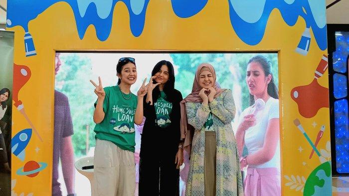 Pemain Film Home Sweet Loan di Roadshow Yogyakarta pada Sabtu, (21/09/2024).