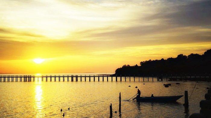 Pemandangan Sunset di Pantai Pulau Penyengat Kepulauan Riau