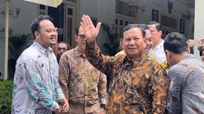 Pasangan Calon Presiden-Wakil Presiden nomor urut 2, Prabowo Subianto dan Gibran Rakabuming Raka, sowan ke Gubernur DIY, Sri Sultan Hamengku Buwono (HB) X di Gedhong Wilis, Kompleks Kepatihan, Senin (22/1/2024).