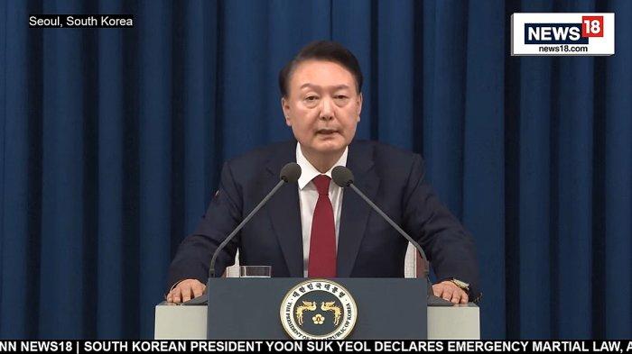 Presiden Korea Selatan Yoon Suk Yeol saat mengumumkan martial law atau darurat militer