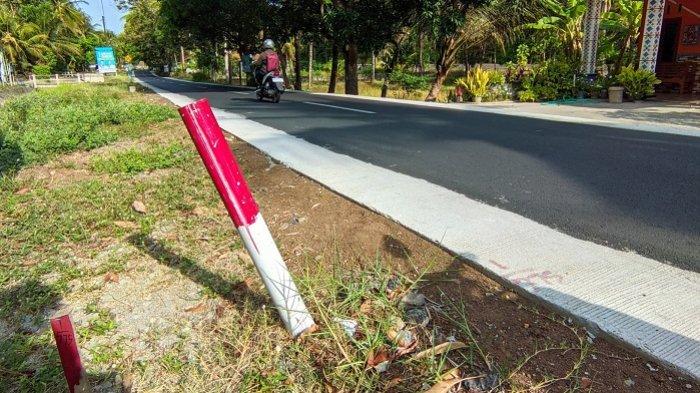 Patok penanda jalur Tol Yogya-YIA di wilayah Kalurahan Temon Wetan, Kapanewon Temon, Kulon Progo