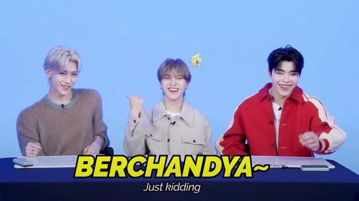 Ricky, Seok Matthew, Park Gun Wook ZEROBASEONE belajar Bahasa Indonesia saat menjadi bintang tamu di kanal YouTube Hello82.