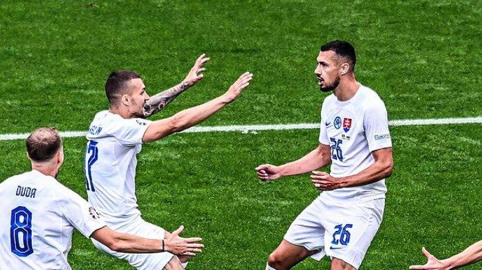 Selebrasi pemain Slovakia usai berhasil menang atas Belgia di Euro 2024 pada, Selasa (18/6/2024)