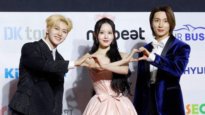 MC Circle Chart Music Awards ke-13 atau CCMA 2024 (dari kiri) Seok Matthew ZEROBASEONE, Sieun STAYC, Leeteuk Super Junior