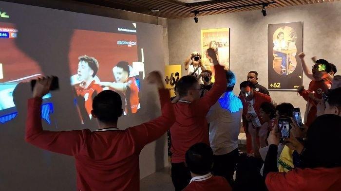 SELEBRASI STY - Mantan pelatih Timnas Indonesia, Shin Tae-yong (STY), tampak bergembira setelah Indonesia berhasil membobol gawang Bahrain pada babak pertama putaran ketiga Kualifikasi Piala Dunia 2026 Zona Asia.