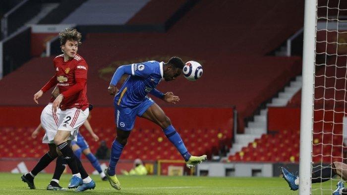 MU vs BRIGHTON - Foto dok ilustrasi: Victor Lindelof dan Danny Welbeck di Liga Inggris Manchester United vs Brighton dan Hove Albion di Old Trafford di Manchester, Inggris barat laut, pada tanggal 4 April 2021.