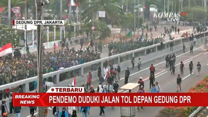 Suasana demo Kawal Putusan MK, tolak revisi UU Pilkada, Kamis 22 Agustus 2024, di depan Gedung DPR RI Jakarta.