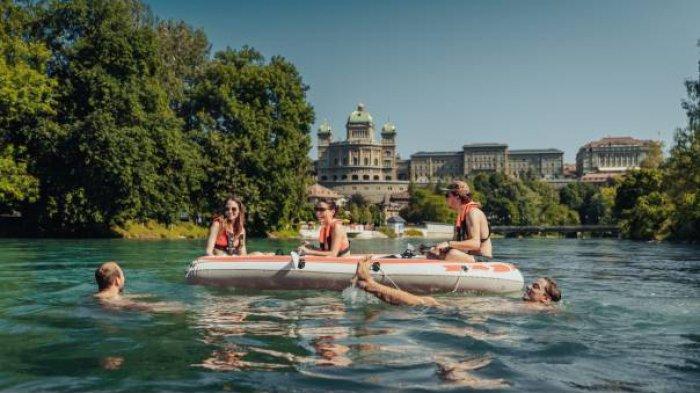 Arti mimpi berenang di sungai menurut Primbon Jawa. FOTO: Sungai Aare di Bern, Swiss