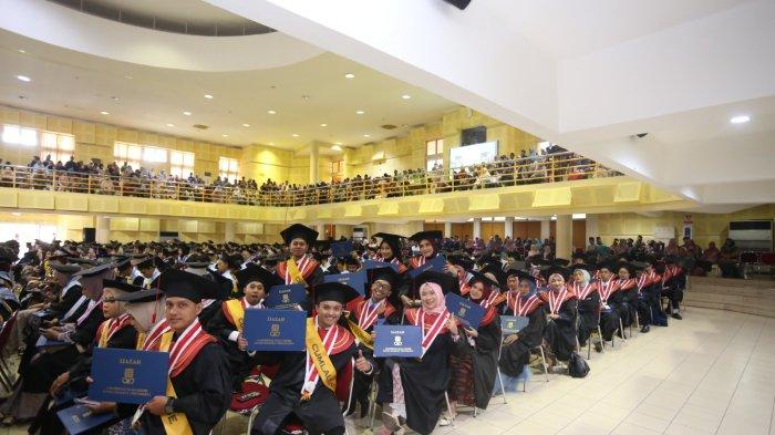 Wisudawan UIN Sunan Kalijaga, Selasa (14/5/2024) di Gedung Prof. H.M Amin Abdullah