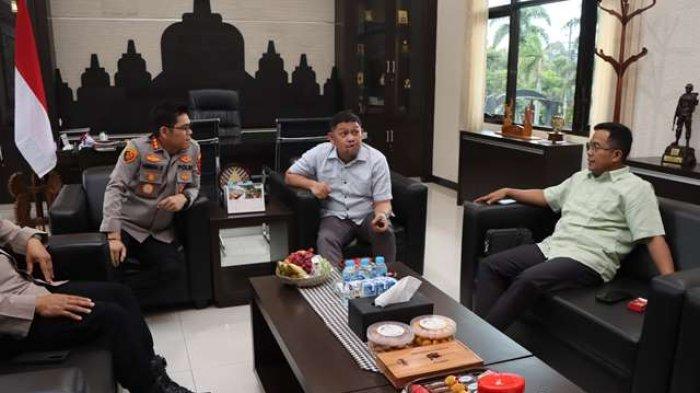 Kombes Pol Herbin Garbawiyata Jaya Sianipar saat menerima kunjungan Anggota Komisi III DPR RI, Abdullah, di Mapolresta Magelang pada Senin (9/6/2025)