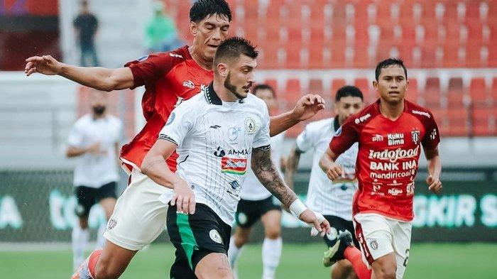 Yevhen Bokhasvili tampil untuk PSS Sleman melawan Bali United di Liga 1 2023/2024.