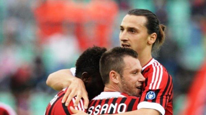 Zlatan Ibrahimovic, Antonio Cassano, dan Sulley Muntari di Seria A antara Siena vs AC Milan di stadion Montepaschi Arena di Siena pada 29 April 2012.