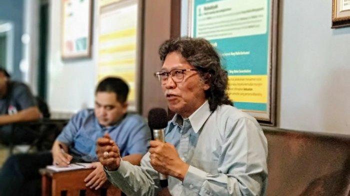 Cak Nun alias Emha Ainun Najib