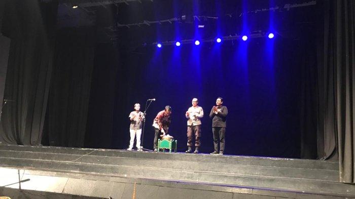 Kepala Dinas Kebudayaan (Kundha Kabudayan) Bantul, Yanatun Yunadiana membuka Festival Teater Bantul 2024, Rabu (31/7/2024) malam.