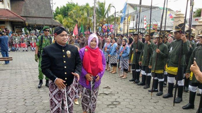 Kepala Desa Condongcatur Reno Candra Sangaji menyambut pasukan bergodo, Rabu (26/12/2018).