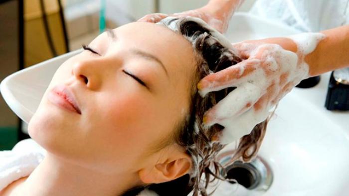 Arti Mimpi Keramas, Mencuci Rambut Menurut Islam, Apakah Artinya Membersihkan Pikiran Negatif?