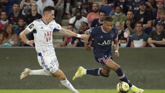 Kylian Mbappe di Ligue Prancis antara Paris Saint-Germain PSG vs Strasbourg di stadion Parc des Princes di Paris pada 14 Agustus 2021.