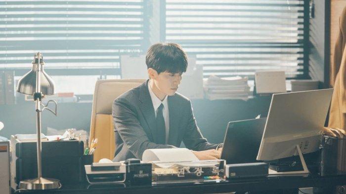 Lee Dong Wook Dalam serial 'Touch Your Heart' (2019)