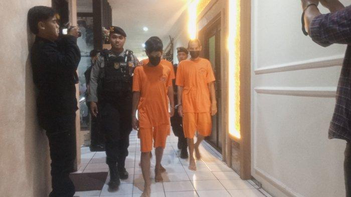 TTW atau Birdha bersama kakak kandungnya, THW (32) dan ayah kandungnya, RTW (58). Ketiganya diduga terlibat dalam aksi penganiayaan kekasih driver online, di Bantulan, Sidoarum, Godean, Sleman beberapa waktu lalu.