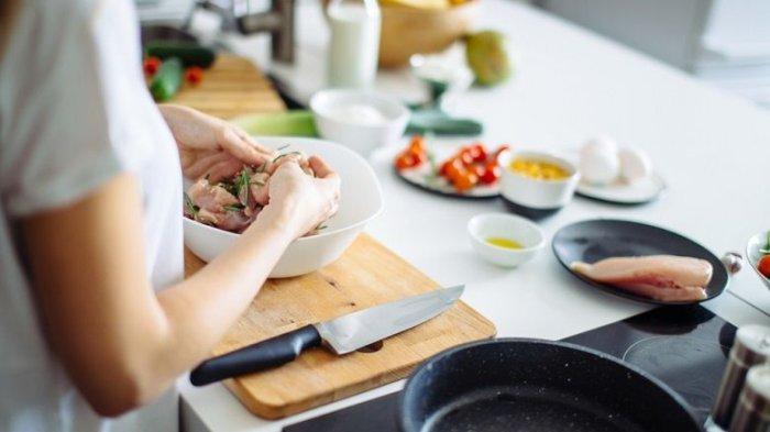 Memasak di rumah