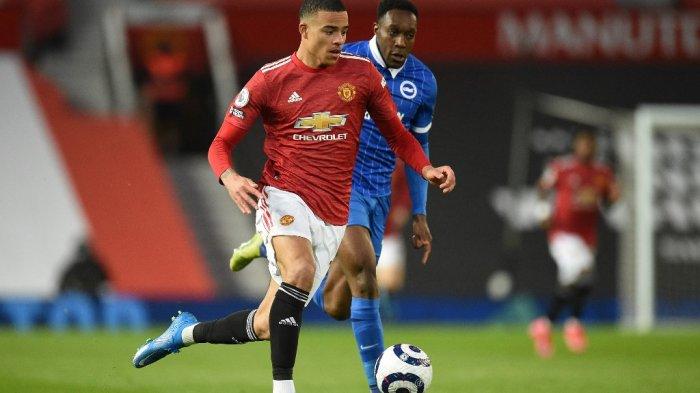 Mason Greenwood dan Danny Welbeck di Liga Inggris Manchester United vs Brighton di Old Trafford di Manchester, barat laut Inggris, pada 4 April 2021.