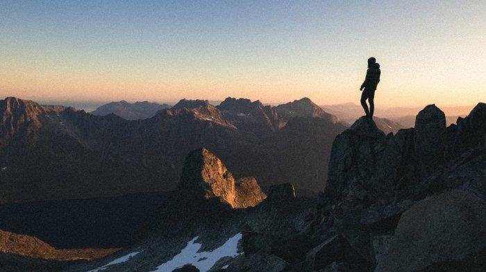 23 Arti Mimpi Naik Gunung atau Mendaki Gunung Menurut Islam, Dikaitan dengan Karier dan Rezeki