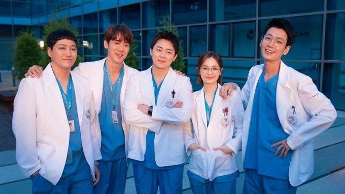 Lagu Someday yang dinyanyikan oleh Mido and Falasol menjadi lagu penutup drama Korea (drakor) Hospital Playlist 2 Part 12 yang tayang pada Kamis (16/9/2021).