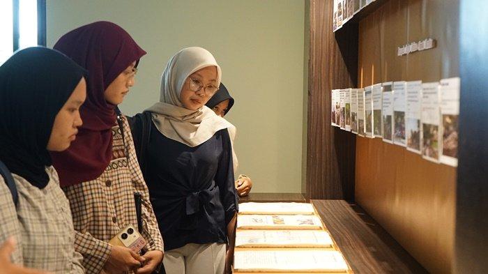 Pameran Kreativitas Mahasiswa Kearsipan Universitas Gadjah Mada atau biasa disebut dengan Kertas UGM digelar di Departemen Bahasa, Seni dan Manajemen Budaya, Sekolah Vokasi UGM, 4-8 November 2024