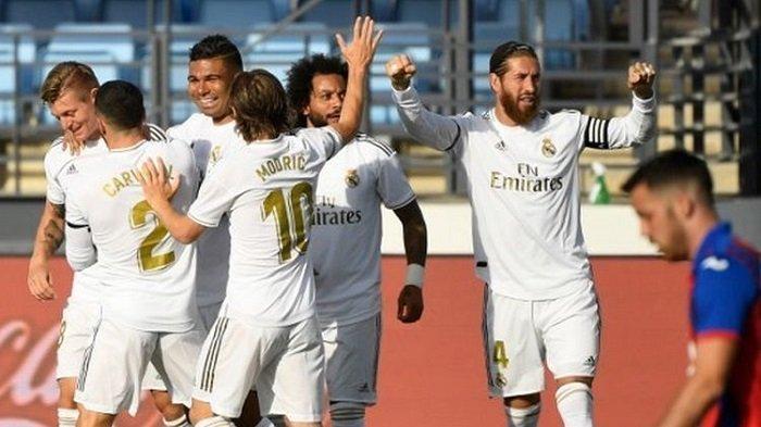 Pemain Real Madrid merayakan gol Toni Kroos ke gawang Eibar. Real Madrid bertanding dengan Eibar pada lanjutan pekan ke-28 LaLiga di Estadio Alfredo Di Stefano, Senin (15/6/2020) dini hari WIB.