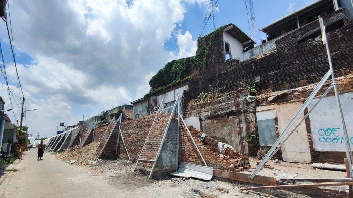 Pengerjaan proyek revitalisasi Benteng Keraton Yogyakarta pada Rabu (13/9/2023)