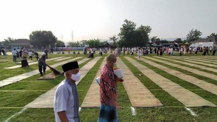 FOTO: Suasana Salat Idul Fitri di lapangan Jambidan Banguntapan Bantul Yogyakarta Kamis 13 Mei 2021