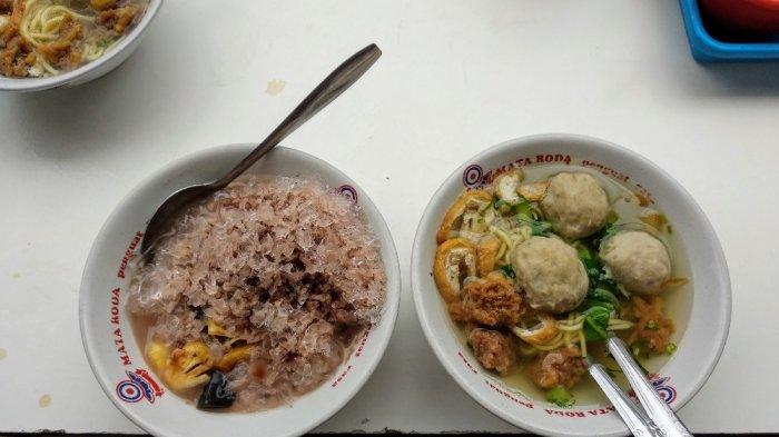 Seporsi Es Buah dan bakso PK di Jalan Pakuningratan 76 A, Cokrodiningratan, Jetis, Kota Yogyakarta
