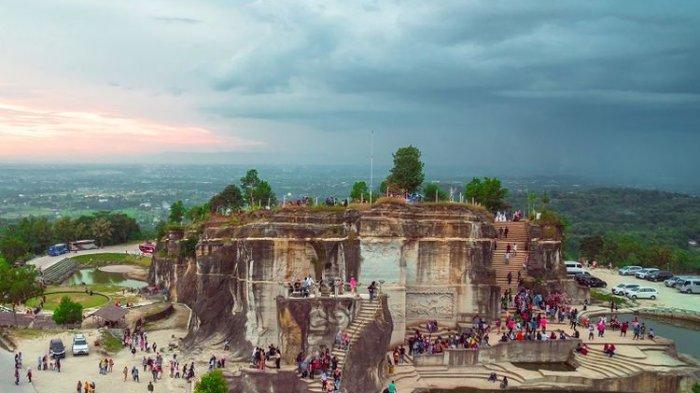 Wisata tebing breksi siap untuk menerima wisatawan kembali tetap dengan menerapkan protokol kesehatan yang benar.