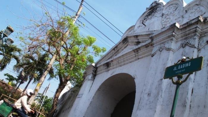Plengkung Gading atau Plengkung Nirbaya
