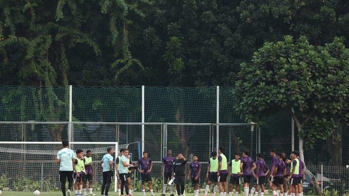 Dalam 26 daftar pemain Timnas Indonesia U20 di turnamen Toulon Cup 2024 di Prancis itu, terdapat juga pilar PSM Makassar dan Persebaya Surabaya di Liga 1.