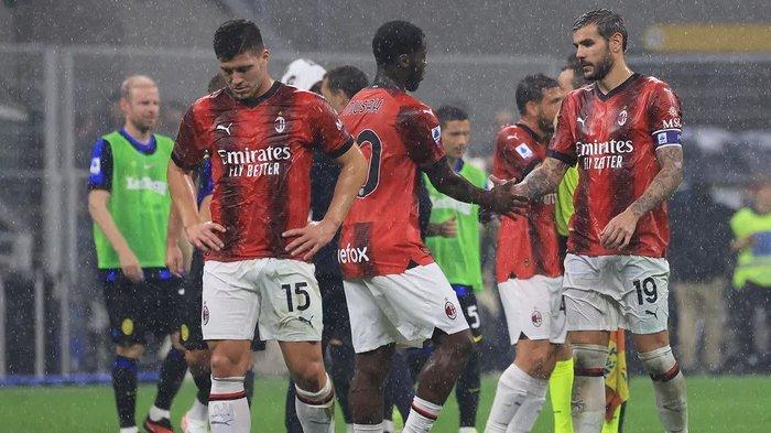 Ekspresi pemain AC Milan tertunduk lesu setelah kalah di Liga Italia Serie A. (acmilan.com)
