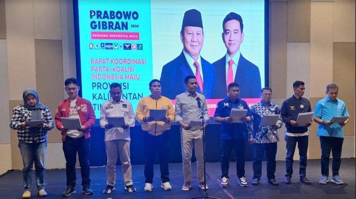 Para Partai Koalisi Indonesia Maju Prabowo-Gibran Provinsi Kaltim saat berfoto bersama. Andi Harun dan Rudi Mas'ud masuk dalam usulan menjadi Ketua TKD Prabowo-Gibran di Bumi Etam.