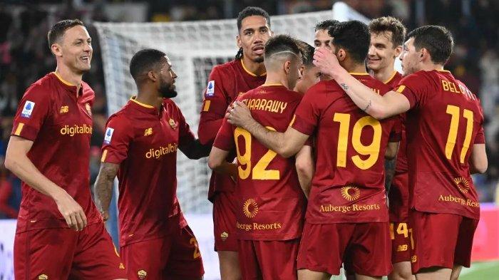 Selebrasi para pemain AS Roma di laga kontra Sampdoria pada giornata 28 Serie A Liga Italia, Minggu (2/4/2023). Di sisi lain, kemenangan Giallorossi itu tampaknya tidak cukup meyakinkan bagi Jose Mourinho untuk tetap tinggal menukangi klub Ibu Kota.