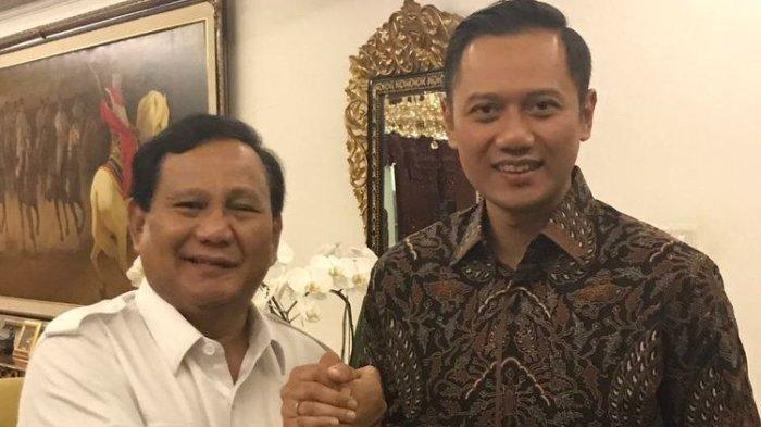Agus Harimurti Yudhoyono (Kanan) menemui Ketua Umum Partai Gerindra Prabowo Subianto (Kiri), Selasa (31/10/2017).